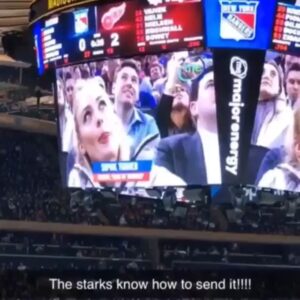 Sophie Turner Instagram - Send it for the starks 🐺 @22cory_anderson  @barstoolsports  @nyrangers