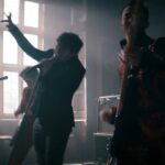 Sophie Turner Instagram - #suckervideo out now by @jonasbrothers (featuring the j sistas) @daniellejonas @priyankachopra 🍭
