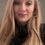 Sophie Turner Instagram - #PositivePowerPartner It’s time we all spread the word and push for a Positive Power Plan. The time to transition to clean energy is now. When we speak out together, we can accelerate Positive Power. Check out the link in my bio to learn more. @wearepositivepower