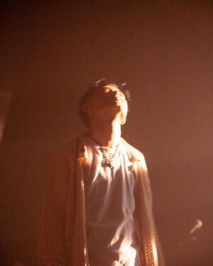 Sorane Instagram - 昨晩なんばHatchにてライブ納めでした。ワンマンで一年を締めくくれて本当に幸せでした。音楽の可能性を信じさせてくれた皆様、本当にありがとうございます。来年も何卒ブチアゲな年にしましょう🙏みんなが健康でありますよう。

hair make by @kazushi_matsuda 
stylist by @mishimataiki 

all photo by @takeshiyao