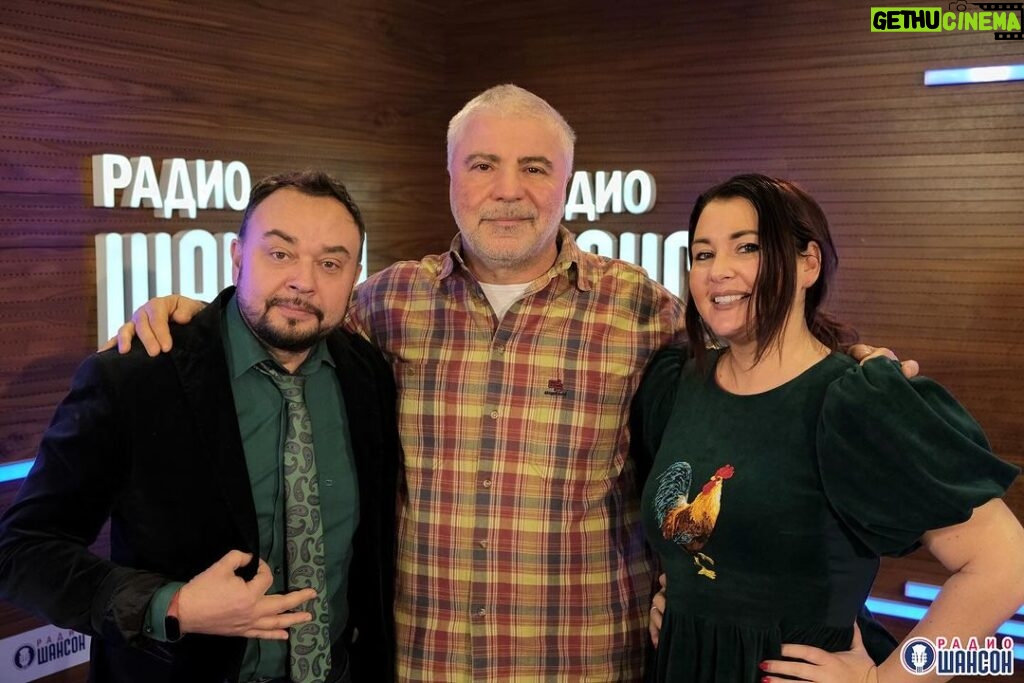 Soso Pavliashvili Instagram - Встретили наступающий Новый Год в прекрасной компании @radioshansonfm 🎄 Ну с такими то людьми как не посидеть?) #сосопавлиашвили #радиошансон #новыйгод2024