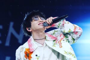 Sota Hanamura Instagram - たまにはライブ写真を！
ダンデライオン初披露！
やっとです！やっと日の目を浴びてくれました。明後日は全国の皆さんへ生放送でお届けします！#da_ice #ダンデライオン #GreenFlashFes #cdtvライブライブ