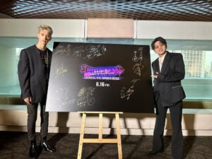 Sota Hanamura Instagram - 日本最速で
『スパイダーマン アクロス・ザ・スパイダーバース』
を観させて頂きました！
本当に最高の作品で僕も改めて自分の信じた道を強く生きようと思えました。

それにしてもこうして日本最速で観させていただけるなんてファンとしてたまらない幸せですし、光栄ですし、これ以上ないです。

今回は字幕版でしたが、公開されたら賢章くんの吹替版も必ず観に行きます！
今日、朝５時に起きて賢章くんの吹替版の1を見返してから仕事に行きました^ ^

そして、
JO1景瑚くん
BE:FIRST LEOくんの2人とお写真を！
久々に2人にも逢えて更に高まりました！
ダンスボーカルグループはみんなファミリーな気持ちです。
みんなでジャンルの枠を広げて、そして超えていきましょう！
共に高みへ！

#今年一番スゴいアニメの話をしよう