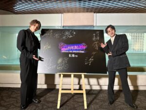 Sota Hanamura Instagram - 日本最速で
『スパイダーマン アクロス・ザ・スパイダーバース』
を観させて頂きました！
本当に最高の作品で僕も改めて自分の信じた道を強く生きようと思えました。

それにしてもこうして日本最速で観させていただけるなんてファンとしてたまらない幸せですし、光栄ですし、これ以上ないです。

今回は字幕版でしたが、公開されたら賢章くんの吹替版も必ず観に行きます！
今日、朝５時に起きて賢章くんの吹替版の1を見返してから仕事に行きました^ ^

そして、
JO1景瑚くん
BE:FIRST LEOくんの2人とお写真を！
久々に2人にも逢えて更に高まりました！
ダンスボーカルグループはみんなファミリーな気持ちです。
みんなでジャンルの枠を広げて、そして超えていきましょう！
共に高みへ！

#今年一番スゴいアニメの話をしよう
