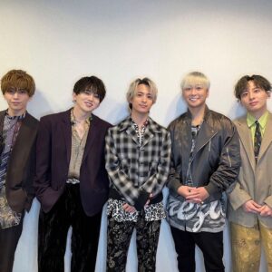 Sota Hanamura Instagram - デビュー9周年を迎えられました。
関わってくださった全ての方に感謝です。
本当にありがとうございます。
9年経ってもまだまだ夢の途中。
理想は遠くなってくばかりです。
これからも沢山お力貸してください。
写真はデビュー曲のジャケ写、そして最新のDa-iCE。
まだまだいくぞ！

#da_ice