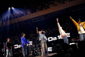 Sota Hanamura Instagram - 遂に始まりました。
10th anniversary year！！
一発目のワンマンライブは『武道館』
7年前を大きく超えられたと思います。
今回のステージはあえて、平舞台。いわゆる背中に何もセットを背負わないスタイルでとにかく踊る、踊る、踊るのセットリストにしました。
昔のダイスの進化系をこれでもかって観てもらうためのセットリストでした。
3時間半、本当に好きな人じゃないと正直辛い時間だと思います。それでもそのくらいダイスのことが大好きだって方に向けて作ったセットリスト！！
多分関係者の方々は長いと思ったと思いますが、本当に申し訳ないです。ただやっぱりDa-iCE愛を沢山持ってくださる方々に出来る限りの時間で出来る限りの曲を全力で届けたかったので僕は大満足ですし、やってよかったと心の底から思います。
ただもう2度とやれないですね、、、
想像以上に体がガタついてしまいました。
とにかくね、本当に幸せでした！
今年一年最大速度で駆け抜けようね！！！
今年こそ、紅白出ようね！！！！