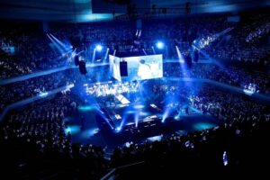 Sota Hanamura Instagram - 遂に始まりました。
10th anniversary year！！
一発目のワンマンライブは『武道館』
7年前を大きく超えられたと思います。
今回のステージはあえて、平舞台。いわゆる背中に何もセットを背負わないスタイルでとにかく踊る、踊る、踊るのセットリストにしました。
昔のダイスの進化系をこれでもかって観てもらうためのセットリストでした。
3時間半、本当に好きな人じゃないと正直辛い時間だと思います。それでもそのくらいダイスのことが大好きだって方に向けて作ったセットリスト！！
多分関係者の方々は長いと思ったと思いますが、本当に申し訳ないです。ただやっぱりDa-iCE愛を沢山持ってくださる方々に出来る限りの時間で出来る限りの曲を全力で届けたかったので僕は大満足ですし、やってよかったと心の底から思います。
ただもう2度とやれないですね、、、
想像以上に体がガタついてしまいました。
とにかくね、本当に幸せでした！
今年一年最大速度で駆け抜けようね！！！
今年こそ、紅白出ようね！！！！