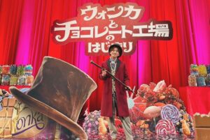 Sota Hanamura Instagram - 『ウォンカとチョコレート工場のはじまり』
2023年12月8日
遂に公開されました。
今日までソワソワしたし、不安で沢山でした。
でも誰よりも努力したと胸を張っていえるし、
観ていただいた方に
絶対に幸せや、改めて夢を見つめ直したり、はたまた夢をみつけるきっかけを届けられると言える作品になりました。
33歳にして初体験のことだらけでしたが、
まだまだ向上心を持っていられることに先ず感謝ですし、
選んで頂いた日本のスタッフの皆様、
海外のスタッフの皆様本当に貴重な経験を
ありがとうございました。

そして！何よりもいつも応援してくれる、6面さん、ラグズのみなさん。
皆さんが応援してくれるからこそ、Da-iCE、ナチュラグが活動出来、だからこそ頂けたお仕事だと思ってます。
本当にありがとうございます。
そしてメンバーも、改めて大感謝です。
こうして大きなお仕事を頂いた時に最終的に思うことはいつも同じ。
Da-iCEで良かった。
来年は10周年。
メンバー、スタッフ、6面、全員で最高の年にしよう。
先ずは映画の大ヒットを願います！！！^ ^