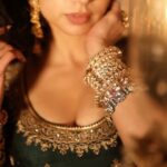 Soundarya Sharma Instagram – जबसे देखा है इन आँखों ने तुमको
हम इन आँखों की नज़र उतारने लगे हैं || 
.
.

Shot by:  @sjframes (Siddharth Jaiswar)
Editor: @soorajprabhaa
Assistant: @rahulsawant.photo
Styled by: @styled_by_meera 
HMU by:  @beautybysevy

#reelsinstagram #reelsindia #instagood #indianwear #fashion #simplicity #ethnic #ethnicwear #traditional #SoundaryaSharma