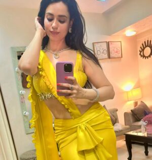 Soundarya Sharma Instagram - शुभ दिवाली 💛✨🪔💥

Styled by: @juhi.ali 
Pre draped saree: @asaga.in 
Jewellery: @rubans.in 

#HappyDiwali #ShineOn