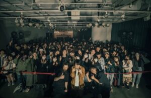 Soushi Sakiyama Instagram - 昨夜、香港STUDIO DUPLEX SOHO HOUSEでの公演でした！ありがとうございました！

これにて初のアジアツアー終了です。本当に楽しく、様々な事を感じられたツアーでした。現地の皆さんとの交流も、台湾と香港のムードも忘れたくないです。
また会いましょう！多謝！

頼もしすぎるバンドメンバーのお二人
Bass: Marty Holoubek @martyhbass 
Drum: GOTO @goto_drums