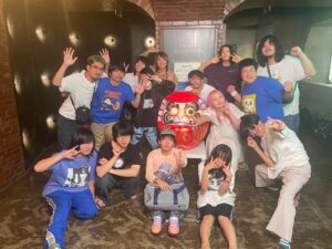 Soushi Sakiyama Instagram - 「SHIBUYA CLUB QUATTRO 35TH ANNIV. “NEW VIEW” × 鬱屈ロックスディスカバリー」ありがとうございました！楽しかったです。

神聖かまってちゃんのライブ、最っ高だった。

皆さん、本当に素晴らしかったです。僕も大事なこと忘れないように、やるぞ。
🔥🔥🔥

いつもありがとうございます、リスペクトお二人と3ピースでした！10月にはクアトロワンマンでまたきます。チェック！

@koresuke 
@goto_drums