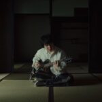 Soushi Sakiyama Instagram - 「燈」MVが公開されています。改めて、呪術廻戦を通して作ることのできた、自分にとっても特異な楽曲となりました。 MV監督は、前回に引き続き、Akari Eda @a_edak さんです。撮影を終え、初めてこのMVをみた時、この曲がまっすぐと、また、更に拡張して聴こえるようにつくってくださったと感じ、深く感銘を受けました。関わってくださったすべての皆さまに感謝しています。 呪術廻戦という作品と共に、愛される楽曲となるよう願っています。どうぞよろしくお願いします。 @a_edak @ryosukesato98 @asami_nemoto @_kie_fujii_ @y___o___r___u @yamaguchiyosuke
