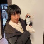 Soushi Sakiyama Instagram - 「燈」MVの総視聴回数が500万回を超えました。たくさんのご視聴、本当にありがとうございます…。 　#呪術廻戦、「燈」を通して知ってくださった皆さま、8/9にはアルバムもリリースされましたので、もしよろしければ聴いてみてください! 大変暑く、台風も心配される中ですね。どうかご自愛くださいませ🙏🏻