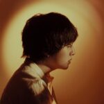 Soushi Sakiyama Instagram - 「燈」MVが公開されています。改めて、呪術廻戦を通して作ることのできた、自分にとっても特異な楽曲となりました。 MV監督は、前回に引き続き、Akari Eda @a_edak さんです。撮影を終え、初めてこのMVをみた時、この曲がまっすぐと、また、更に拡張して聴こえるようにつくってくださったと感じ、深く感銘を受けました。関わってくださったすべての皆さまに感謝しています。 呪術廻戦という作品と共に、愛される楽曲となるよう願っています。どうぞよろしくお願いします。 @a_edak @ryosukesato98 @asami_nemoto @_kie_fujii_ @y___o___r___u @yamaguchiyosuke