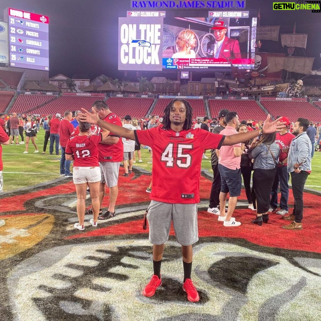 Spoken Reasons Instagram - Tampa Bay ALL Day ⚡️ Raymond James Stadium