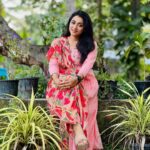 Sreedhanya Instagram - Beauty of life lies in its unpredictability ❣️ Mazhayethum munpe ❣️ 📸 @itsgi_ri97 🤗 #mazhayethummunpe #amritatv #codexmedia #shooting #location #actor #sreedhanya