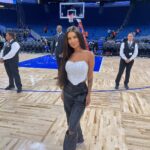 Stéfani Bays Instagram - A adrenalina de assistir um jogo clássico foi incrível! 🏀💙 Orlando, Florida - Usa