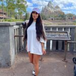 Stéfani Bays Instagram - Já posso dizer que conheci o Monte Everest? Na Disney, mas conheci! #monteeverst 🏔 Animal Kingdom