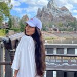 Stéfani Bays Instagram - Já posso dizer que conheci o Monte Everest? Na Disney, mas conheci! #monteeverst 🏔 Animal Kingdom