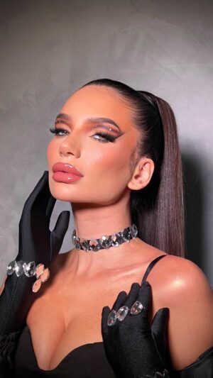 Stéfani Bays Instagram - E para finalizar a produção com essa dupla aqui … um challenge misturado com funk rave. 💄♥️