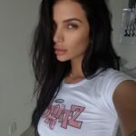 Stéfani Bays Instagram - A Bonekinha não sabe brincar … ☺️