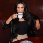 Stéfani Bays Instagram - aceita uma xícara de chá? ☕️😏 São Paulo, Brazil