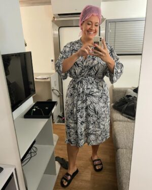 Stacey Leilua Instagram - Some days you’re awake from 4am and then you get to work 🎬 and get ready and stumble around getting breakfast 🥓☕️ and it’s not till you see a mirror you remember what you look like 😂🥱 #itsalewkhenny #hairnetdressinggownslidecombo 💕