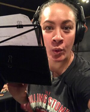 Stacey Leilua Instagram - (No, we’re not recording the remix to GLORIA) 😂 lovely to be back in the studio today doing some voiceover mahi with @bigmouthvoices 🙌🏽🎙💕