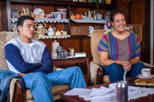 Stacey Leilua Instagram - One of the most hilarious scenes to film. Not least because of the amount of cat themed decor in the Pastor’s room 😂🐱💀#meow @bradleyconstant and don’t get me started on the face tissues 😂😂😂 More #YoungRock @nbcyoungrock next week on @nbc! 📺❤️🔥✊🏽