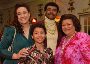 Stacey Leilua Instagram - Love my little 1980s TV Fam 🥰 #YoungRock Season 3 Episode 1 streaming now on @peacocktv !! ❤️📺💪🏽🎬