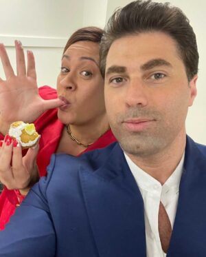 Stacey Leilua Instagram - Look at me being inspired by @_sarahgattellari #BTS 😂🥰 here’s some pics of mine from this season.. a bunch of cherished memories, wonderful friends and lots and lots of love. It’s always an awesome ride filming #YoungRock, I cannot wait for more adventures with Season 3. A huge thank you to everyone who has tuned in, messaged, rated, all of it! We cannot do it without your love and support. See you again real soon 🌺❤️💪🏽