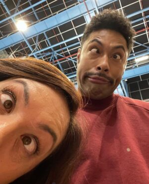Stacey Leilua Instagram - Look at me being inspired by @_sarahgattellari #BTS 😂🥰 here’s some pics of mine from this season.. a bunch of cherished memories, wonderful friends and lots and lots of love. It’s always an awesome ride filming #YoungRock, I cannot wait for more adventures with Season 3. A huge thank you to everyone who has tuned in, messaged, rated, all of it! We cannot do it without your love and support. See you again real soon 🌺❤️💪🏽