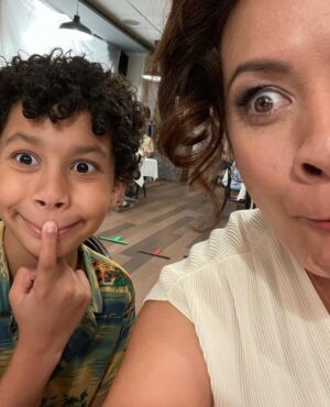 Stacey Leilua Instagram - Look at me being inspired by @_sarahgattellari #BTS 😂🥰 here’s some pics of mine from this season.. a bunch of cherished memories, wonderful friends and lots and lots of love. It’s always an awesome ride filming #YoungRock, I cannot wait for more adventures with Season 3. A huge thank you to everyone who has tuned in, messaged, rated, all of it! We cannot do it without your love and support. See you again real soon 🌺❤️💪🏽