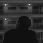 Stanley Yau Instagram - // 關於來不及.. 錐心之痛，七歲經歷了一次。想不到，年頭再經歷多一次… 近幾年，相信大家都會經歷過離別。 朋友選擇離開，甚或乎自己的親人離世。 這首歌 #來不及 ，如果可以帶給大家一點提醒，一點釋懷，一點安慰，這就足夠了。 有一句歌詞很喜歡 [愛沒盡頭不必害怕，我會自強不需記掛] 媽媽來不及看我的演唱會，但願在天上您會聽到這首歌，演唱會再唱給你聽🤍 我會努力，我會令你感到自豪。 我會和哥哥相親相愛。 我們會好好照顧悠禮的。 Until we meet again. 我相信這首歌的初衷不多不少都會感受到，所以這樣已經足夠了🤍 其他，不重要了。 #mirrorweare #來不及