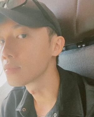 Stanley Yau Instagram - // 
1) 短髮開估啦! 久違的短髮🤟🏻
2) 台灣day one!!
#leo 要努力加油💪🏻
#mirrorweare