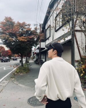 Stanley Yau Instagram - // 本身諗住拍吓紅葉，結果變咗枯葉😂
#mirrorweare