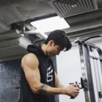 Stanley Yau Instagram - // 每一次演出，只想突破同進步! 有無得再大隻啲? 唱好啲? 演得再好啲？ 盡力吧，邱士縉💪🏻 #mirrorweare @teams_fitness.performance