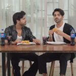 Stebin Ben Instagram - Kuch cheezon mein no overthinking, jaise KFC ka Double Down Burger. Isse samjho mat, bas khao. Saath main Pepsi piyo, aur chill karo! #Ad #KFCDoubleDownBurger #PepsiIndia #Pepsi #BetterWithPepsi #DoubleChickenDoubleFun #DoubleFunDoubleChicken #KFCIndia