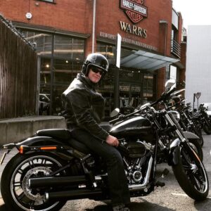 Stefan Dennis Instagram - About to ride down to Somerset with my mate, Foxy (powderbluefox). Thanks to Warrs (@warrshdlondon)