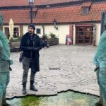 Stefan Kapičić Instagram - Piss (Czech: Čůrající postavy) is an outdoor 2004 sculpture and fountain by Czech artist David Černý, installed outside the Franz Kafka Museum in Malá Strana, Prague, Czech Republic. The fountain's basin is made of bronze and shaped like the Czech Republic. Standing in the fountain, opposite one another, are mechanical statues of men, standing 210 centimetres (6 ft 11 in) tall with bronze penises, urinating. Visitors to the area can command the men to write messages into the water via SMS... Franz Kafka muzeum
