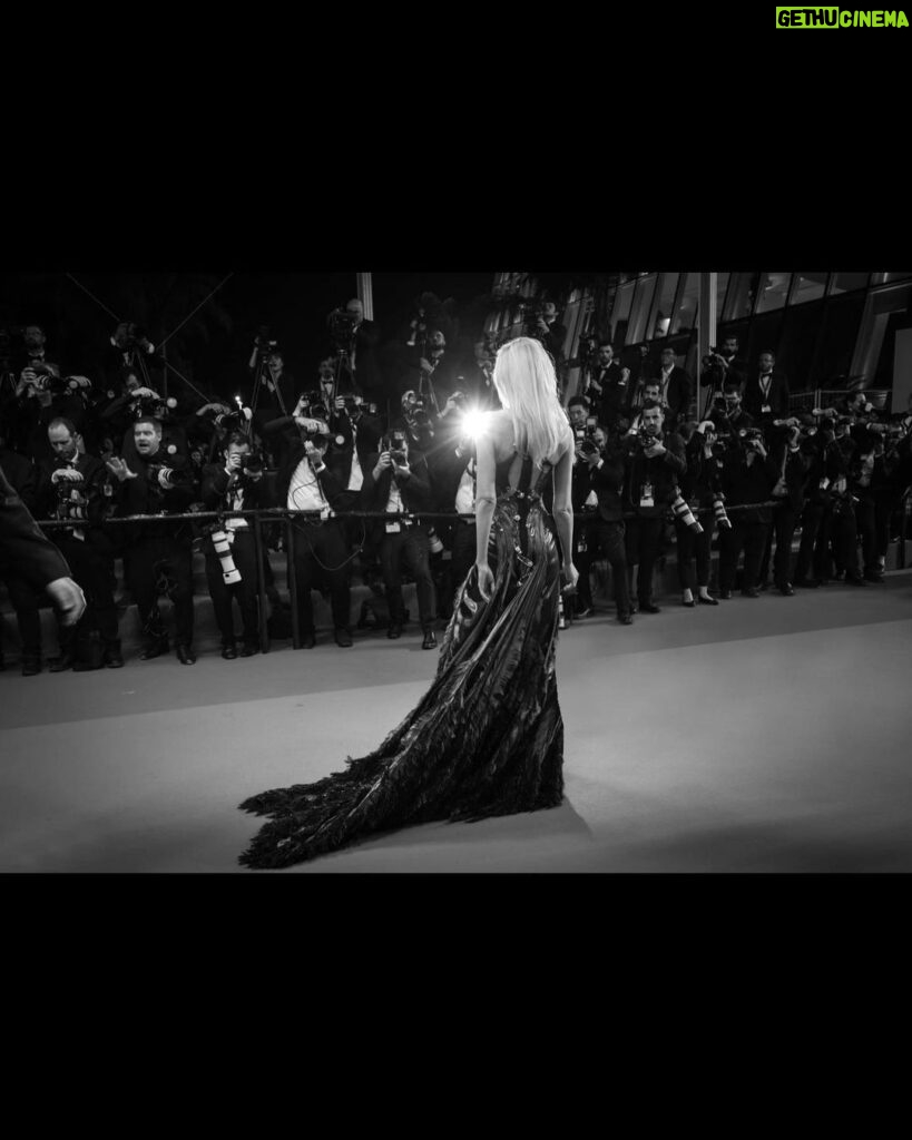 Stella Maxwell Instagram - What a pleasure attending ‘The Idol’ premiere last night in Cannes 🖤 Wearing the one and only Atelier Versace @donatella_versace @versace Cannes, France