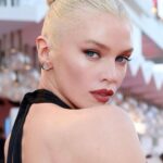 Stella Maxwell Instagram - L’Immensita Premiere 🖤 #venicefilmfestival @pinkoofficial @hassanzadeh_jewellry #venezia79