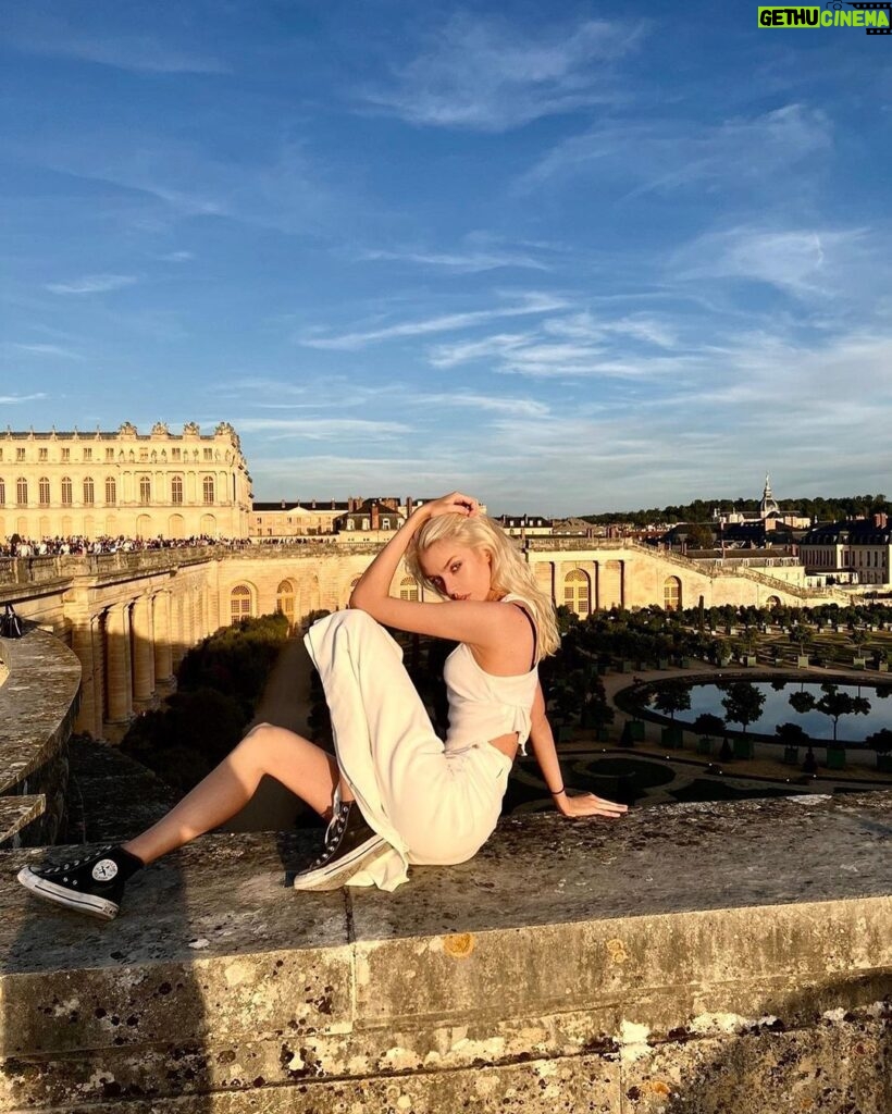 Stella Maxwell Instagram - Bisousssss Paris, France