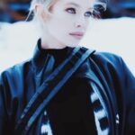 Stella Maxwell Instagram - Santa asked me what i want said i want a beat… @FWRD @REVOLVE 🎁 @raissagerona 🖤 Aspen, Colorado