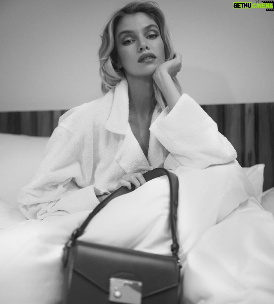 Stella Maxwell Instagram - A tradition of elegance 🖤 @montblanc 🖤 @marcotomasetta_dd @virgile.guinard
