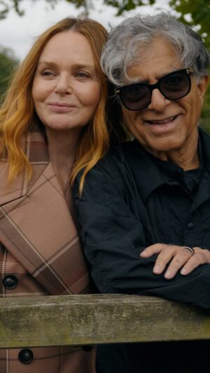 Stella McCartney Instagram - HEALING POWER OF HORSES: Horses have always supported my #mentalhealth and wellbeing. When I met @DeepakChopra and learned about @NeverAlone.Love, I knew we had to collaborate on #HealingPowerofHorses. 
 
We explore how #equinetherapy can support mental health and so much more, particularly for the next generation – who are truly suffering right now. Here at Stella, we always want to say and do more with fashion. We began by celebrating horses in our #StellaWinter23 collection, which evolved into how they can heal and help people, and continues with supporting Never Alone and equine therapy centres everywhere – like @OperationCentaur, where we filmed. This has been one of the most meaningful and exciting pieces of work we’ve done. x Stella 

Discover more at healingpowerofhorses.com.

#StellaMcCartney #DeepakChopra