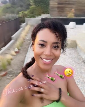 Stephanie Charles Instagram - I hope everyone had a good holiday weekend 🍾🎉

#stephaniecharles
#chillvibes
#goodtimes😊