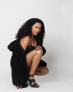 Stephanie Charles Instagram - “Her soul is fierce 
Her heart is brave
Her mind is strong”
- r. h. Sin

📸 @mfbentertainment 
💄 @tamarathemua 
💇🏾‍♀️ @briarihair 

#stephaniecharles 
#photoshoot
#bts
#setlife🎬 
#tylerperrystudios 
#bet