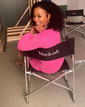 Stephanie Charles Instagram - Tonight is the night , Blackish at 8:30pm Yeeaaay😄 let’s goooooo🙌🏽🙌🏽

#stephaniecharles
#abcblackish
#actresslife 
#thejourney
#tylerperrystudios